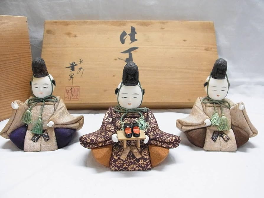 雛人形セット 伝統的な雛祭り用 雛人形 三段五人飾りセット【P84101】 黄金色の屏風に存在感の